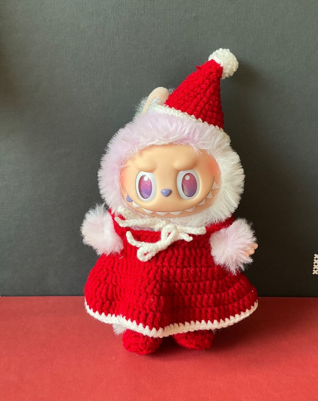 Pop Mart Statuette: Red Dress for Labubu – Nuovo (secondo la descrizione) da Airolo venduto da MomTheBraggerStudio 1