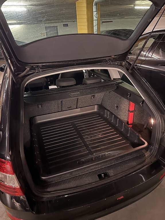 Tapis / Bacs: Kofferraumwanne Skoda Octavia – D'occasion à Bassersdorf par bibs95