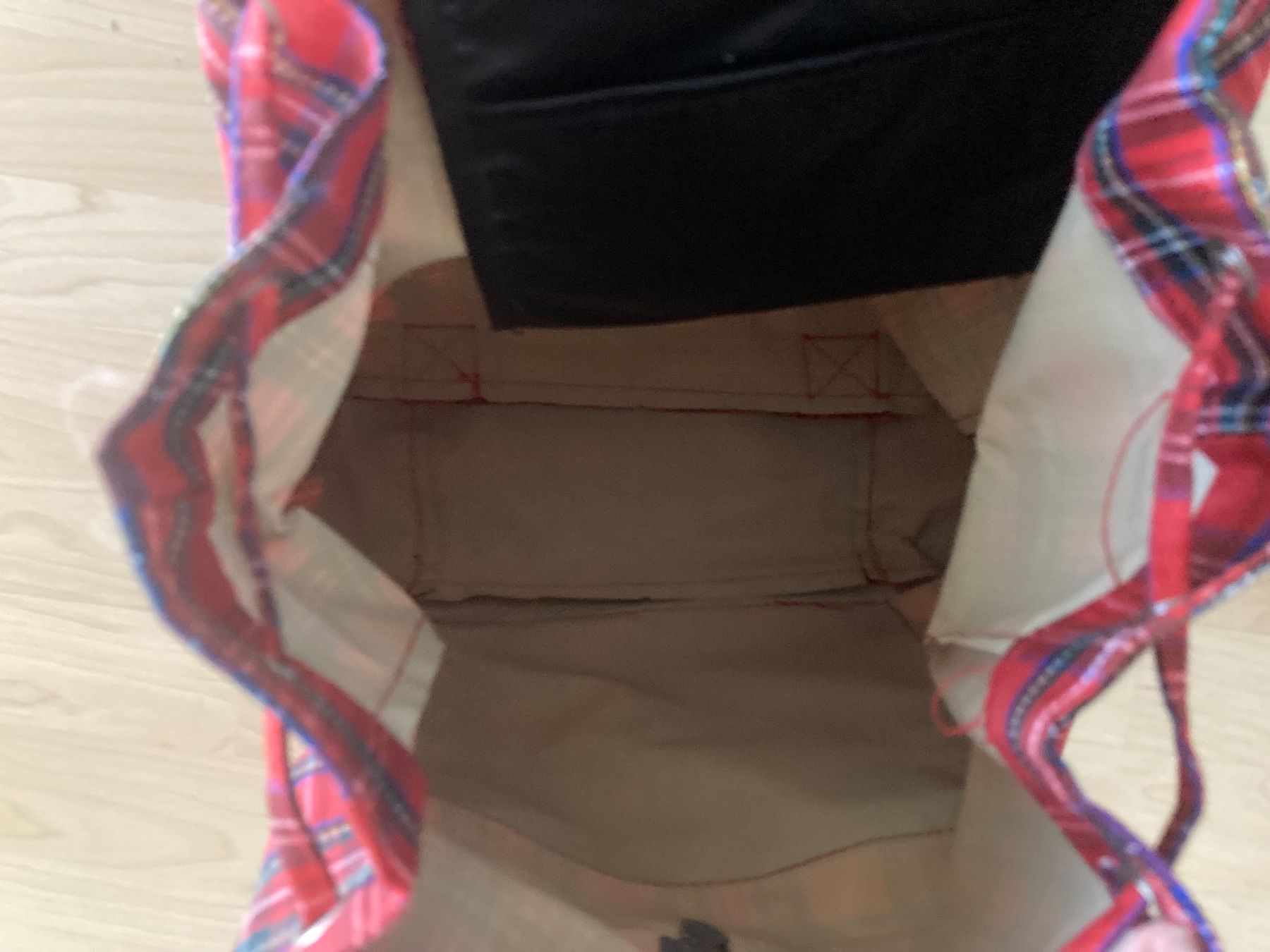 Zaini: Vintage Karomuster Rucksack rot – Usato da Oberlunkhofen venduto da Martab 2