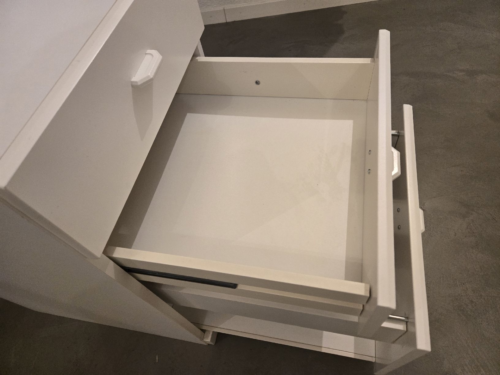 Armadi: Weisser Schrank, ideal für Küche oder Badezimmer – Usato da Nürensdorf venduto da jas_p72q 2