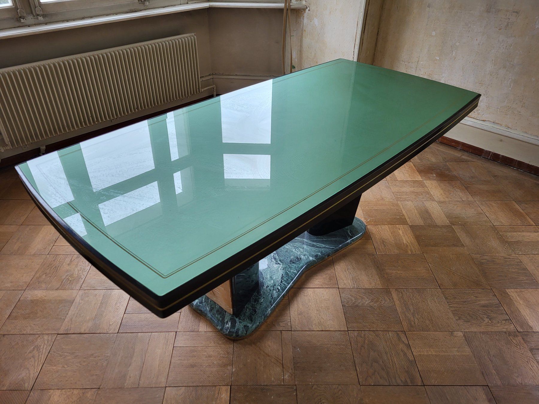 Set di tavolo e panche: Vittorio Dassi Iconic Design Mid-Century Italian Table – Usato da Porrentruy venduto da Kilfoun