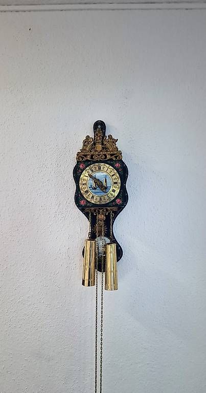 Stand- & Wanduhren: Wunderschöne alte Wanduhr – Gebraucht aus Wängi von jav_h2yq