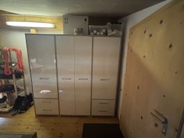Kleiderschrank 60x200x210 cm