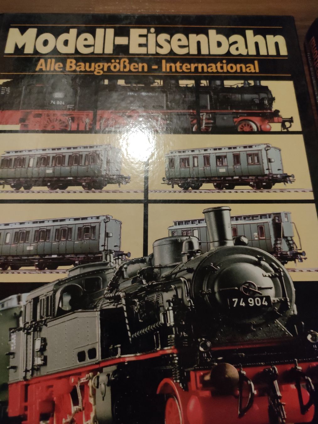 Libri: Modell Eisenbahn Bücher, International, – Usato da Leuggelbach venduto da Schreiner21 2