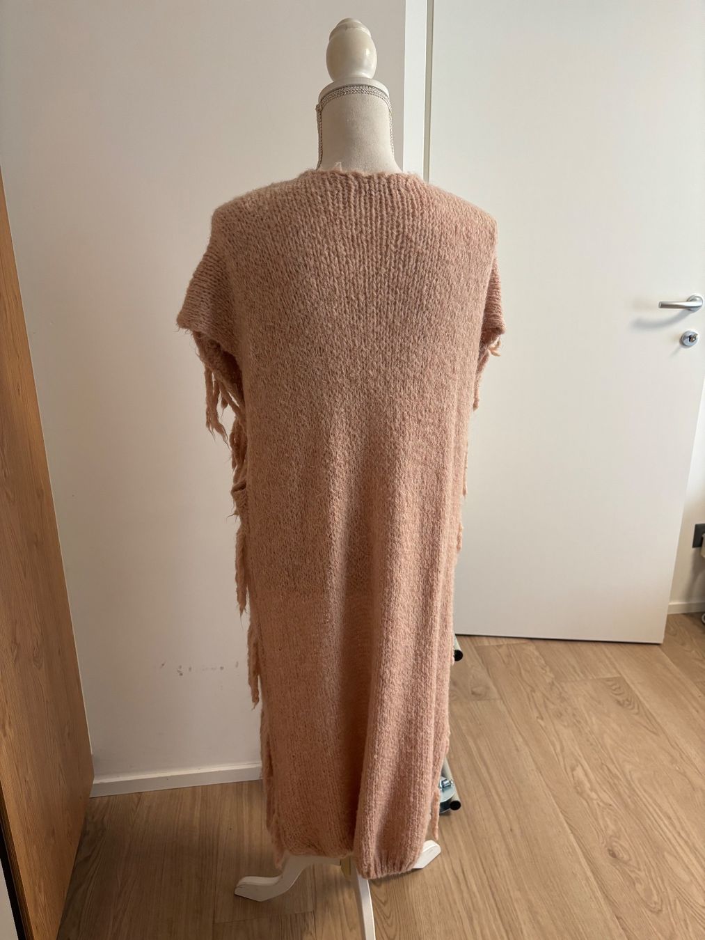 Gilets & Westen: Wunderschönes Boho-Fransengilet lang nude neu – Neu (gemäss Beschreibung) aus Zürich von McQeen 1