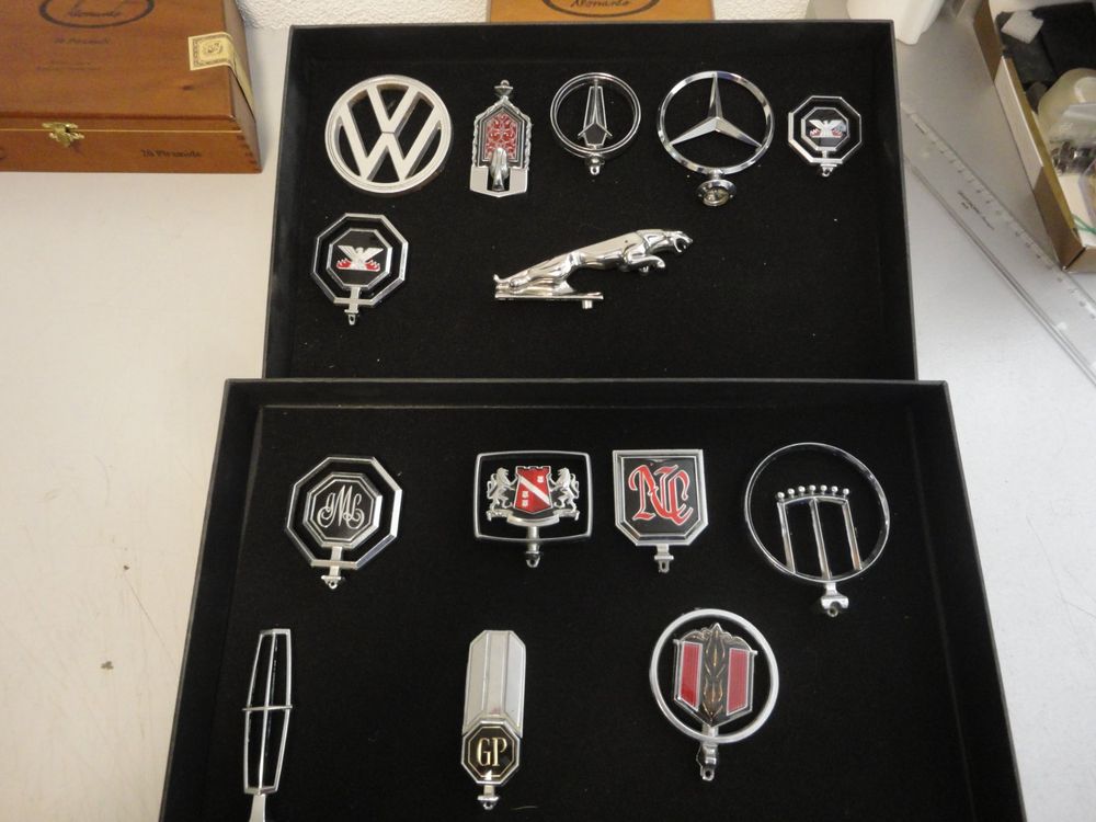 Diverse Sammlung von Auto-Emblemen Oldtimer Rarität (Gebraucht) in ...