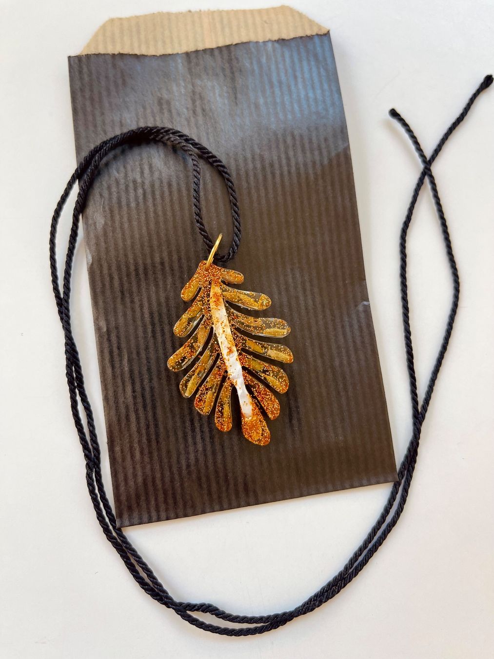 Pendentifs: Pendentif porte-bonheur Santé – Neuf avec emballage d'origine à Genève par Annilu