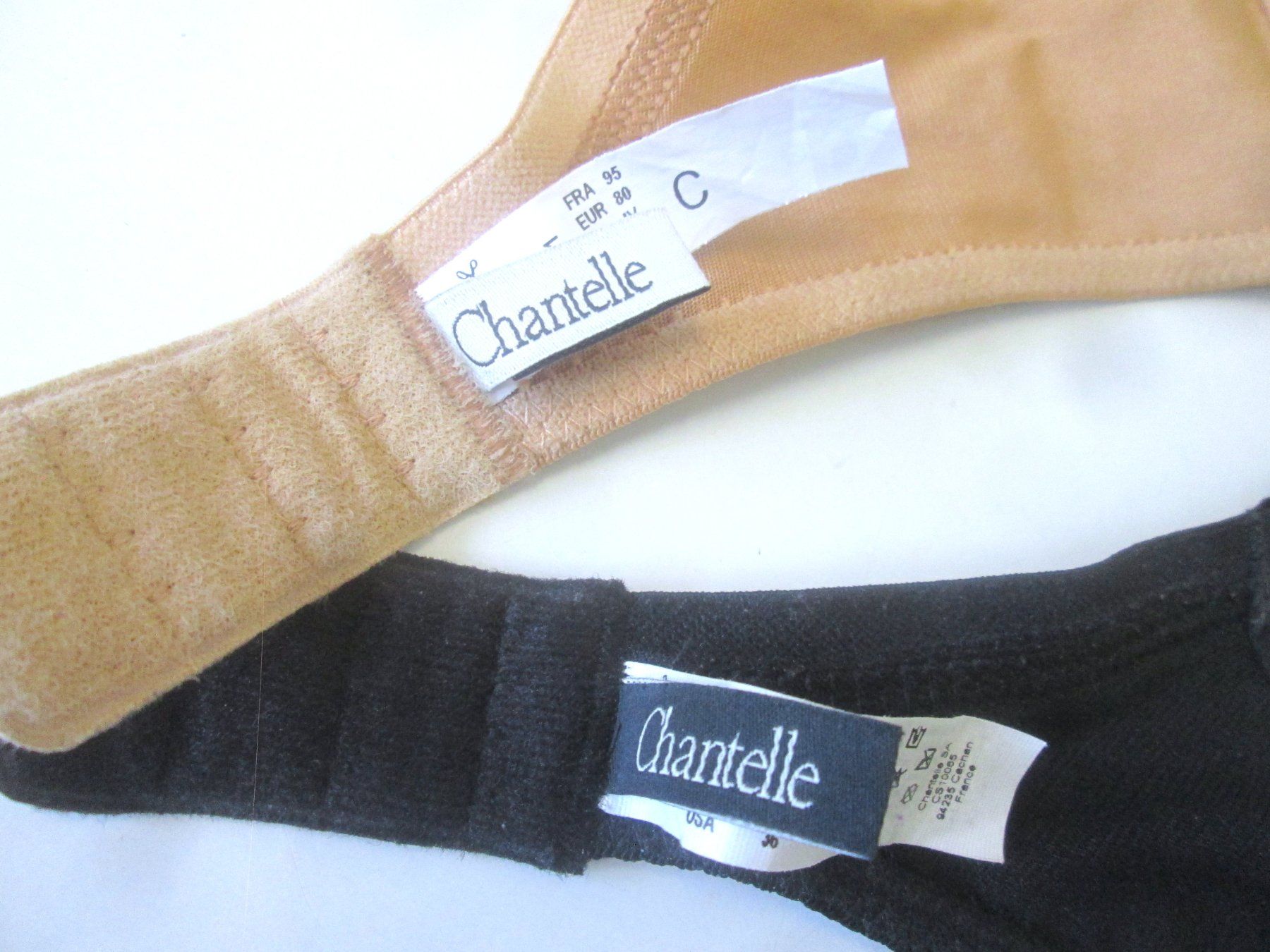 Chantelle Autres dessous: 2 neue Chantelle-BHs, Größe C. 80 – Neuf (Voir description) à Sementina par babucia 3