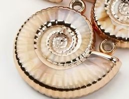 ***schöner  Muschelanhänger Neu, Goldfarben!