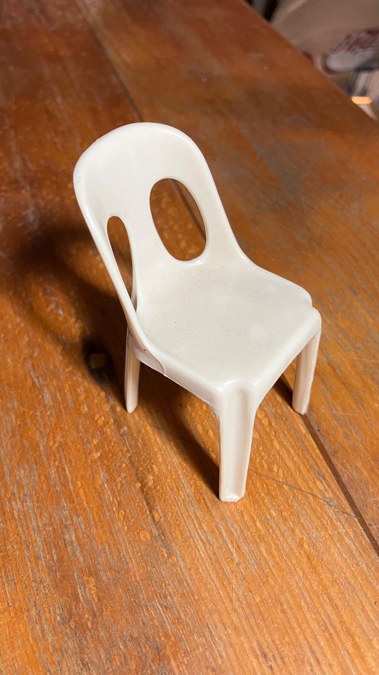 Sedie: Miniatur chaise design Stuhl Stamp réf 400 – Usato da St-Cierges venduto da LeRegain 2