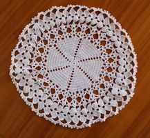 Rundes Häkeldeckchen. 29 cm Durchmesser