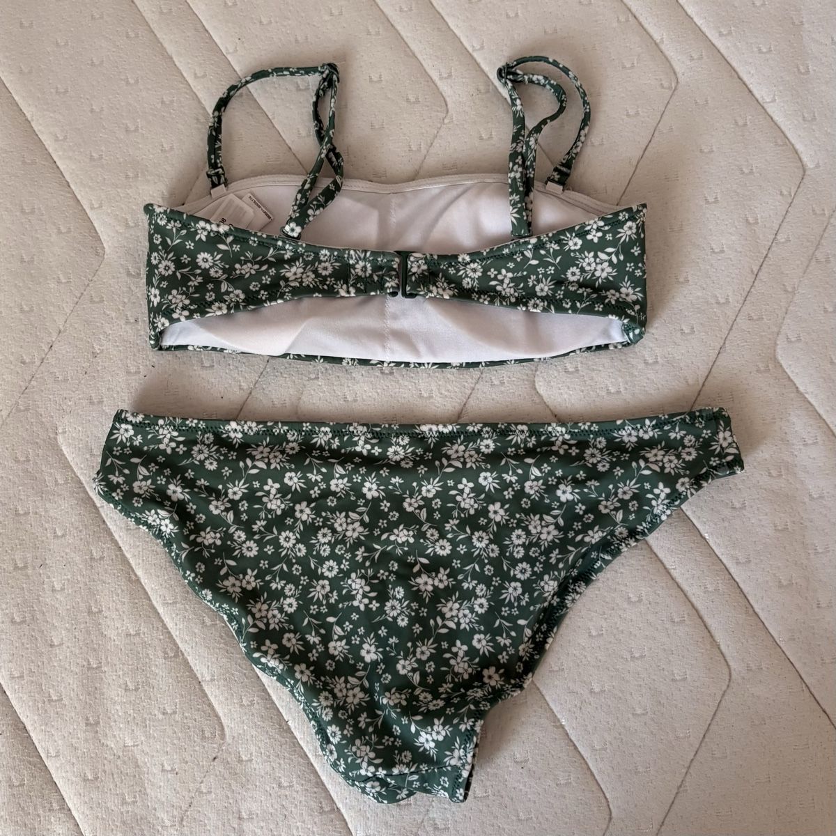 H&M Costumi da bagno & Bikini: Grünes Bikini Set mit Blumenmuster – Nuovo (secondo la descrizione) da Brünisried venduto da Livtsukki2ndHand 2