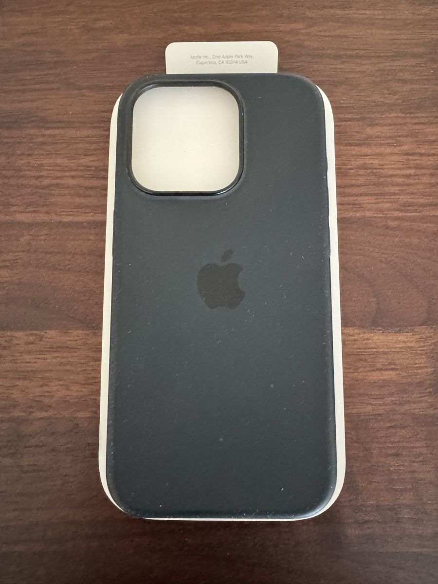 Apple Cover & Protezioni schermo: iPhone 15pro Case Silikon Black – Usato da Regensdorf venduto da scheissspiel 2