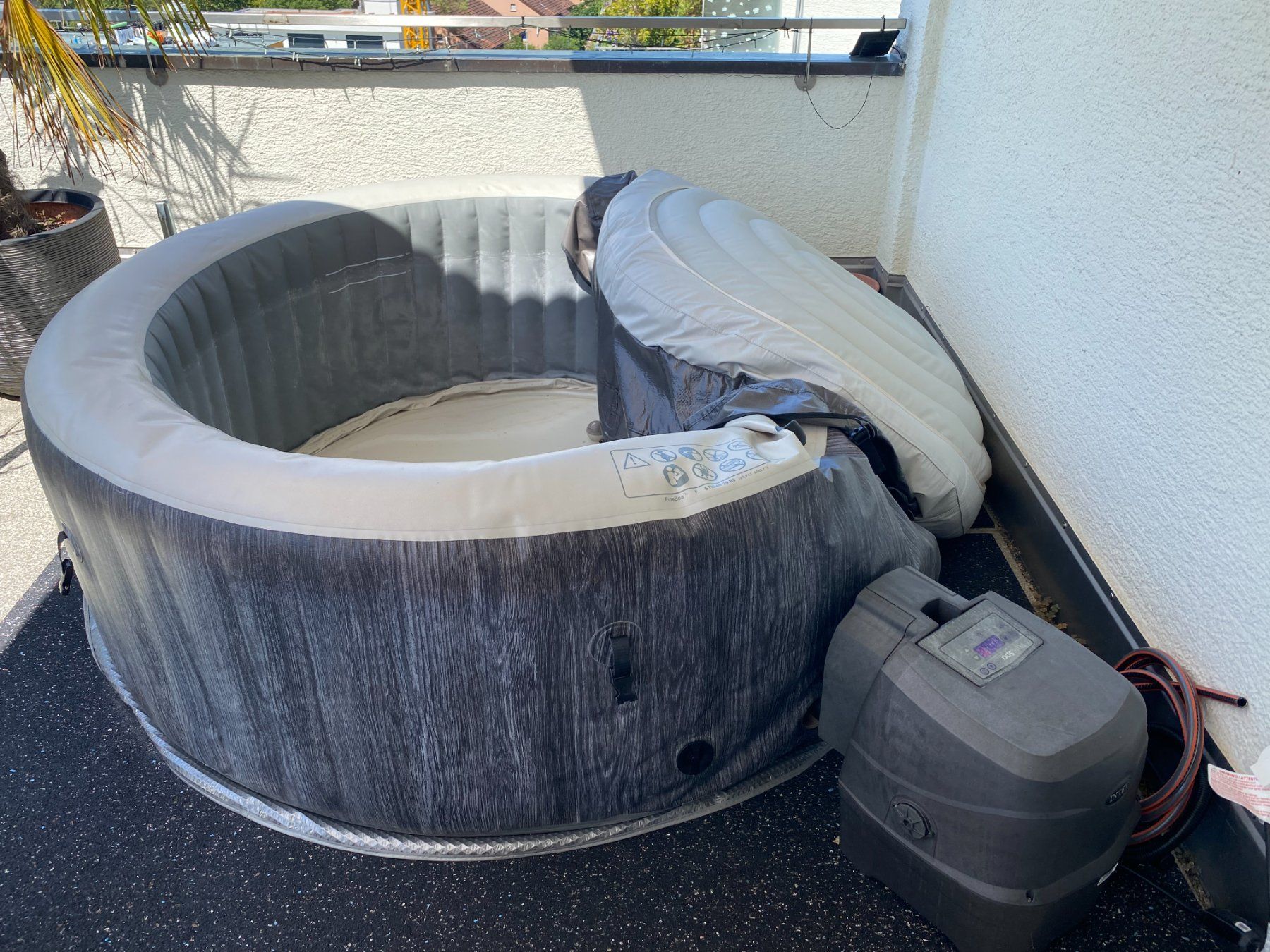 Intex Whirlpool: Defekter Intex-Whirlpool mit Zubehör – Defekt aus Oberengstringen von Lucifer666