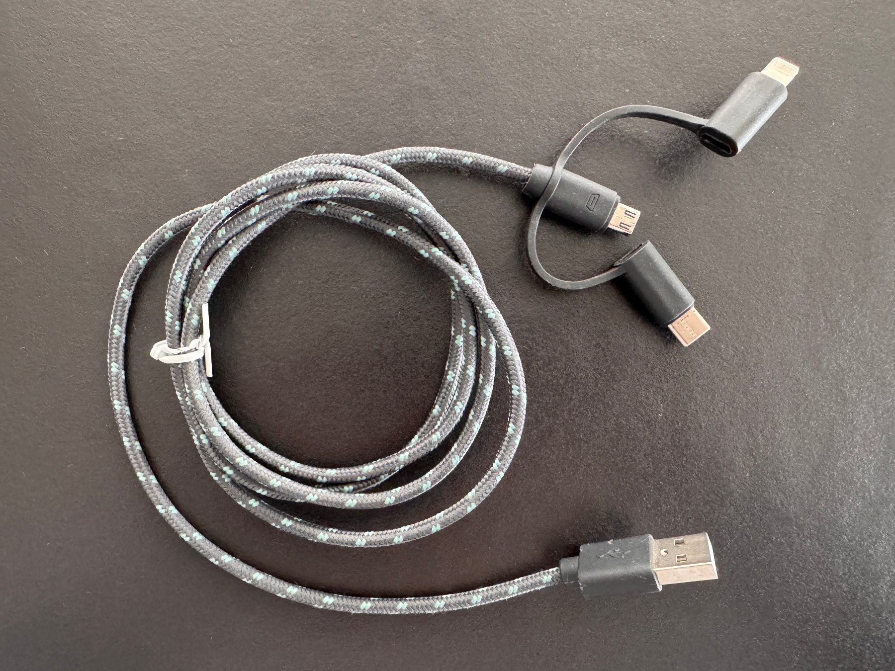 Câbles: Ladekabel 3-in-1 - USB-C, Micro USB & Lightning – D'occasion à Zollikon par Krenapf