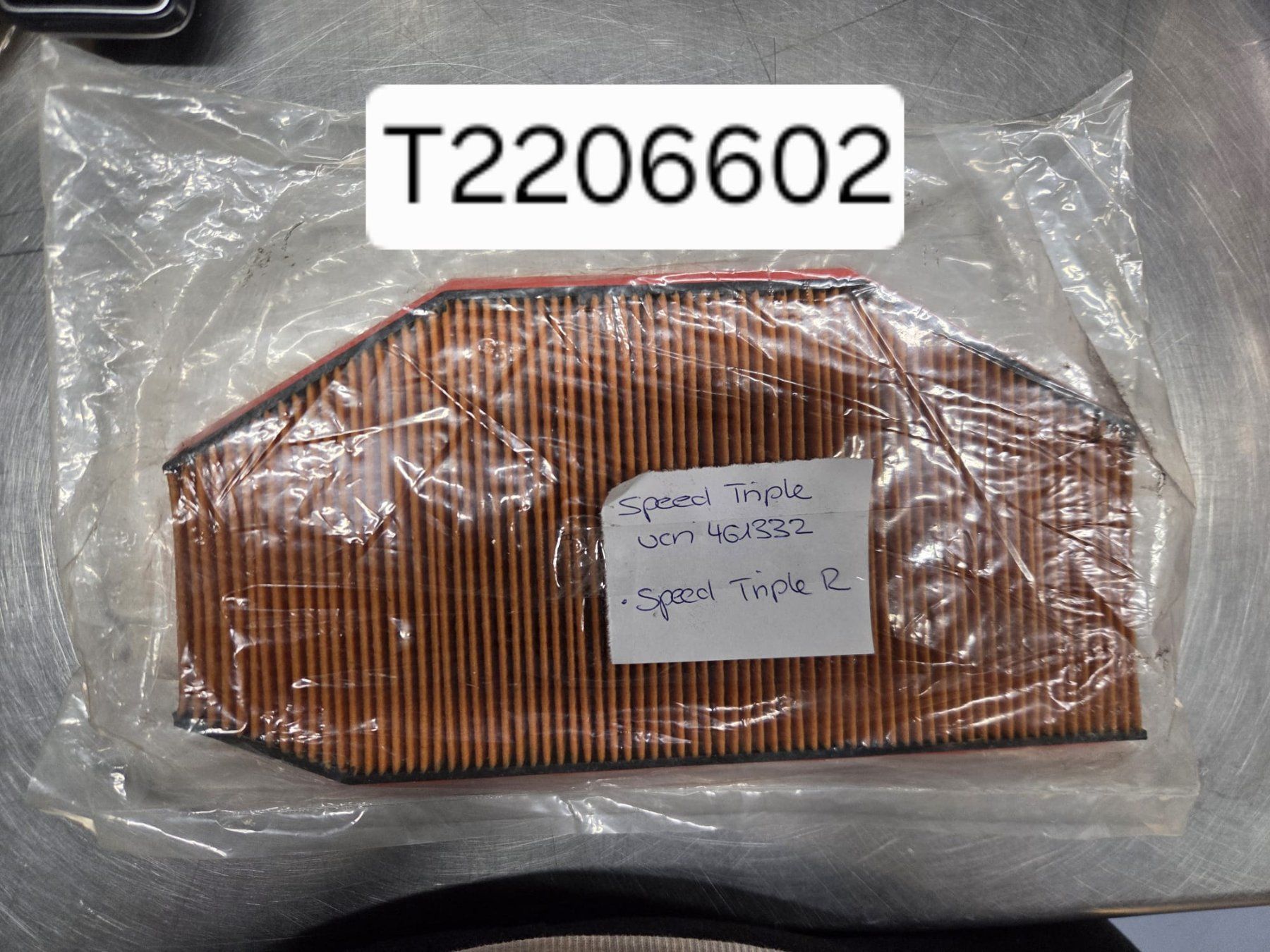 Triumph Tutti i ricambio per moto: Triumph Luftfilter NEU T2206602 – Nuovo e nell'imballaggio originale da Alpnach Dorf venduto da Motorrad-Girl
