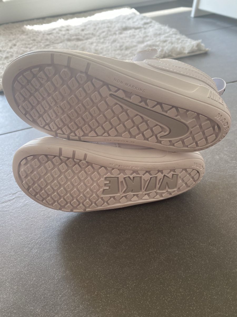Nike Scarpe per ragazzi: Nike Turnschuhe Kinder Weiss Grösse 25 – Usato da Binningen venduto da Eober 2