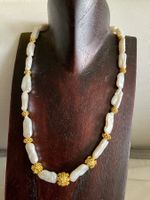 Elegante Perlenkette mit Goldakzenten, neu