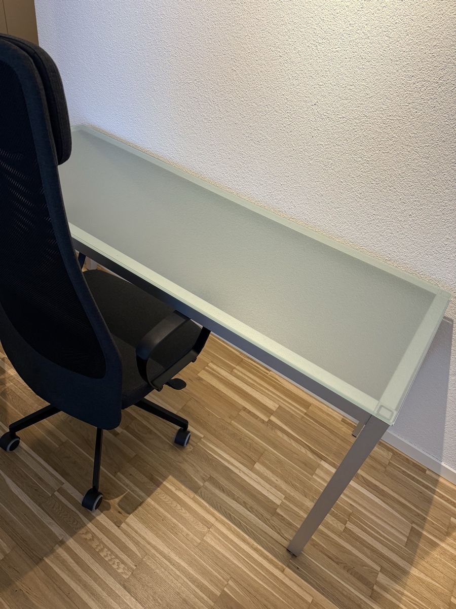 Ikea Sedie: Schreibtisch + Bürostuhl Markus gross – Usato da Kreuzlingen venduto da Ben.Lan 1
