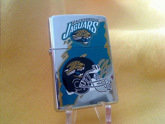 Zippo Feuerzeuge: Zippo NFL JACKSONVILLE JAGUARS – Neu und originalverpackt aus Zürich von SWISSlighter