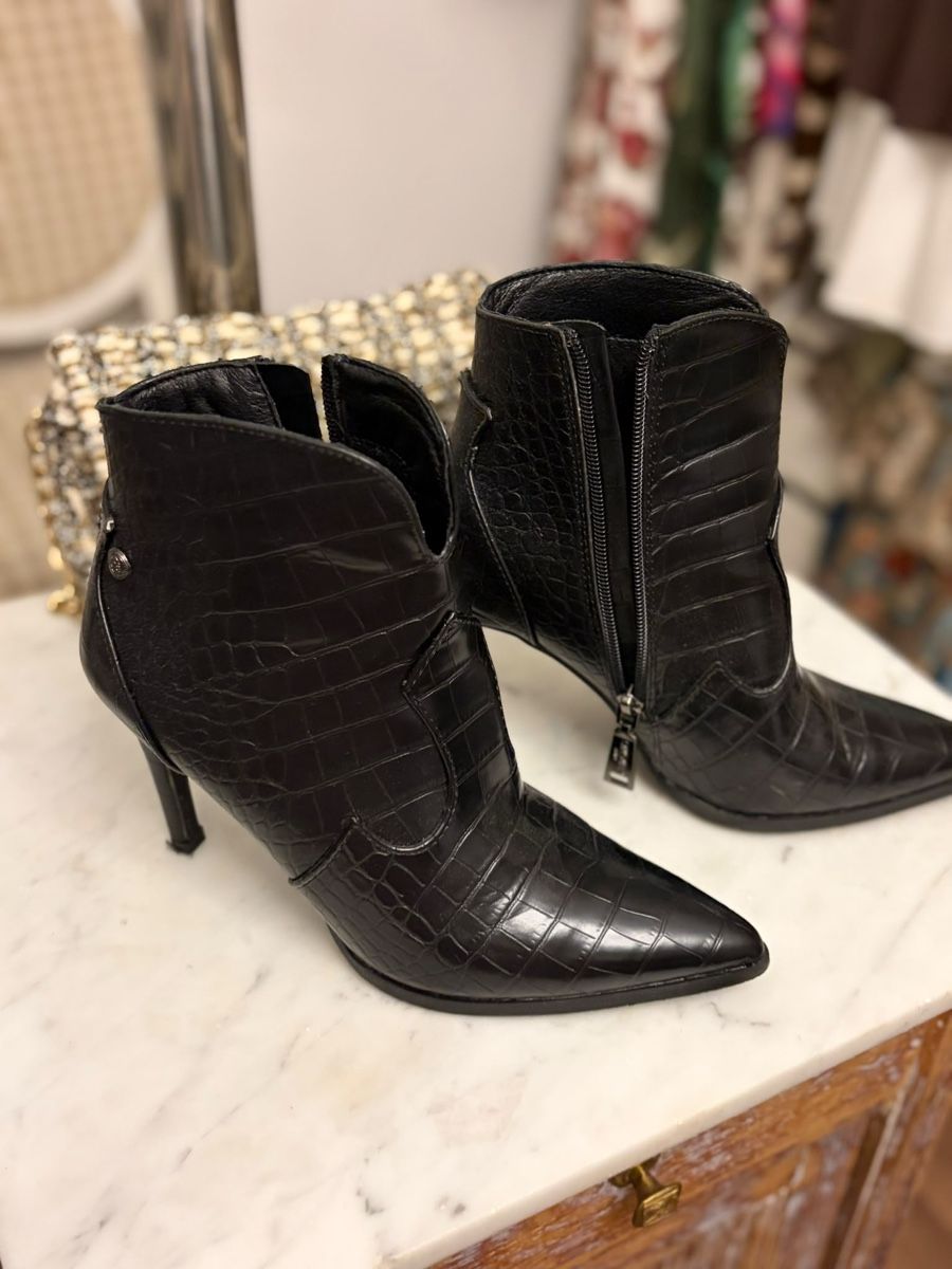 Scarpe da donna: Stiefeletten schwarz Croco-Optik Grösse 37 – Usato da Embrach venduto da lady_t_