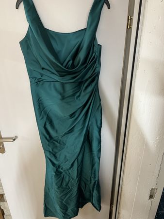 Elegantes, smaragdgrünes Kleid - Perfekt für den Sommer! (57