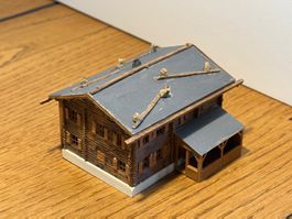G525:  Typisches Wohnhaus in einem Bergdorf (Spur N)