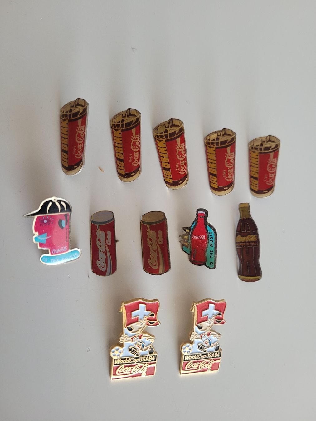 Coca-Cola Plaketten & Abzeichen: Collection de pins Coca-Cola vintage – Gebraucht aus Morges von PascRoch