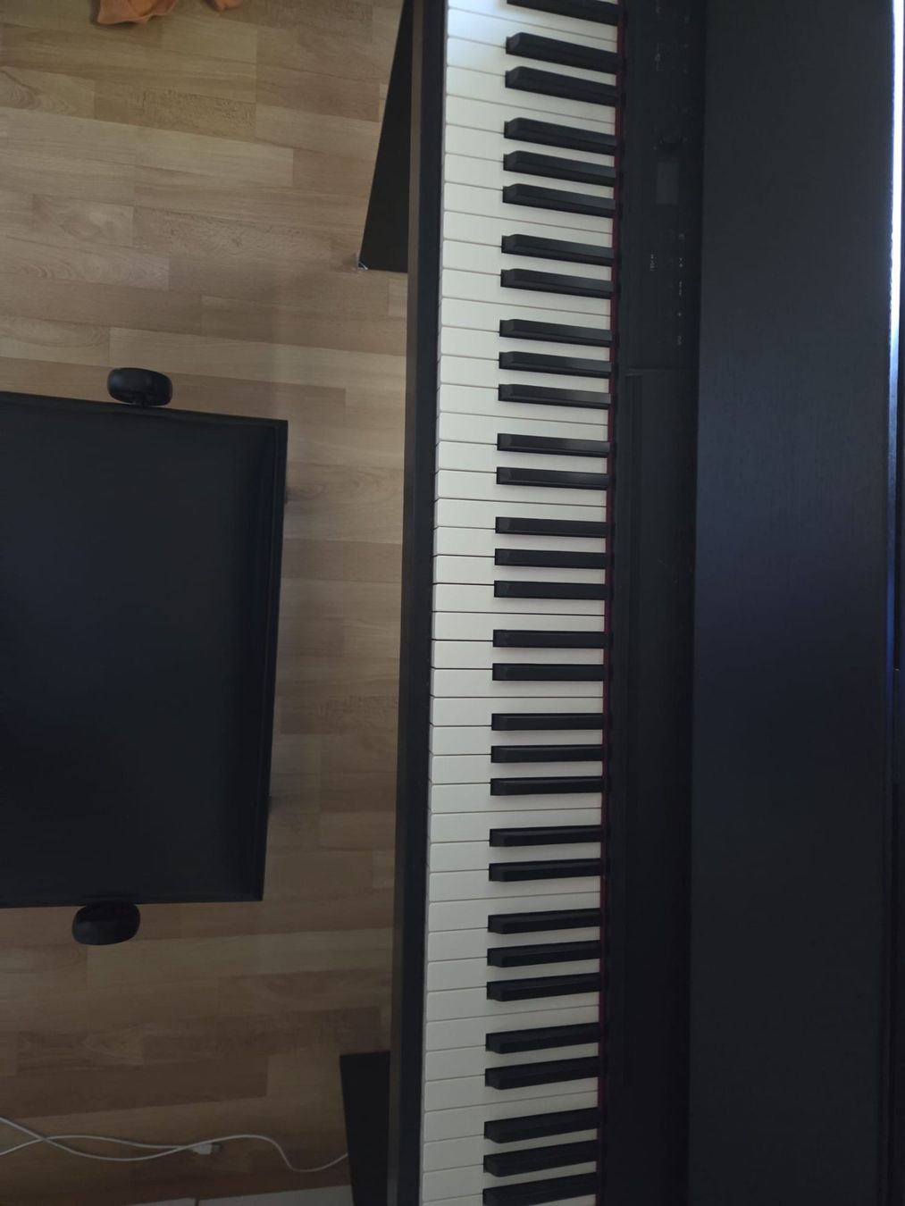 Roland Musikinstrumente: E-Piano mit Stuhl – Neu (gemäss Beschreibung) aus Gossau SG von Jrabsamen 2