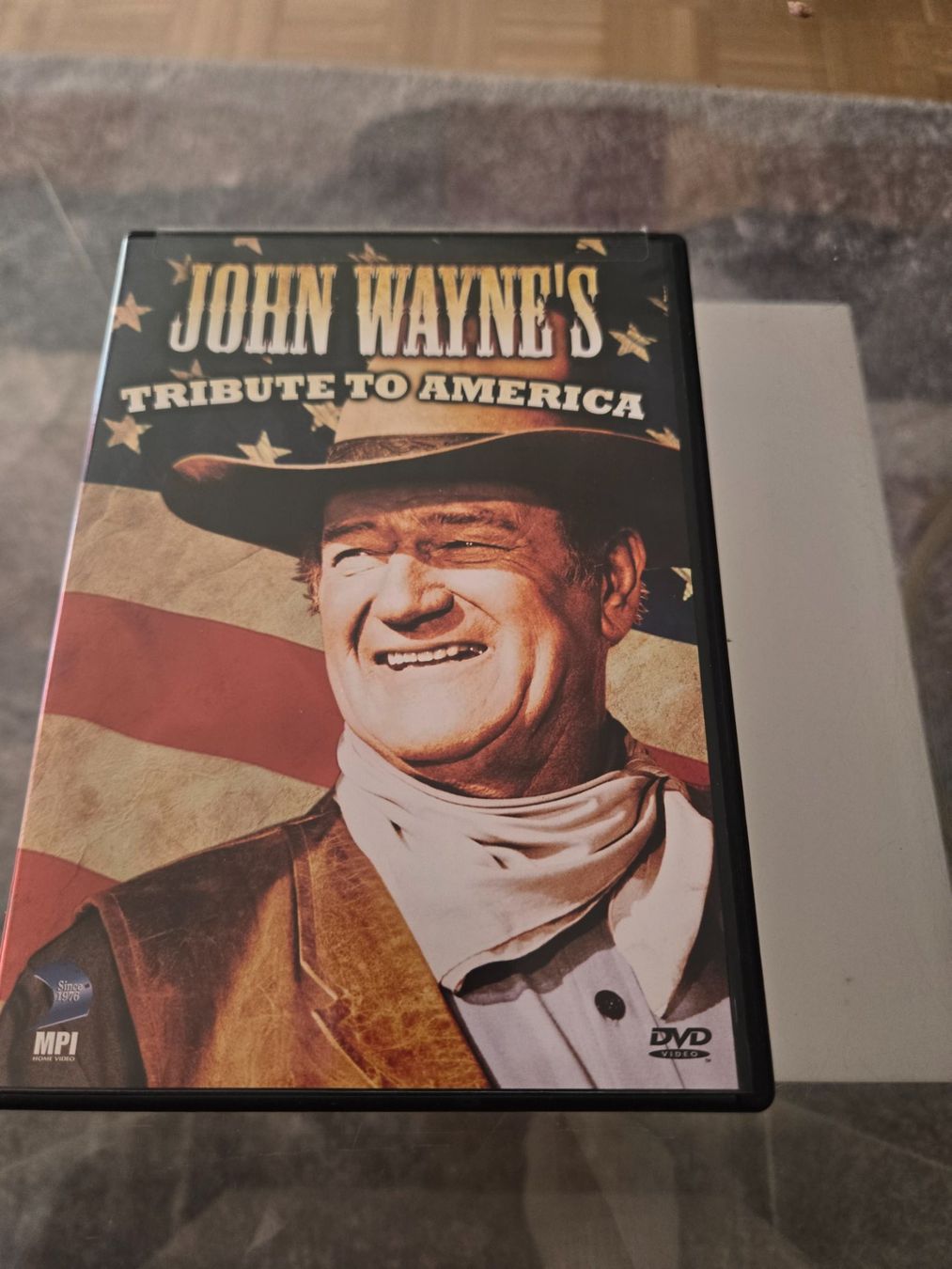 Tutti i DVDs: John Wayne's Tribute to America DVD – Usato da Bussigny venduto da Kfdlt