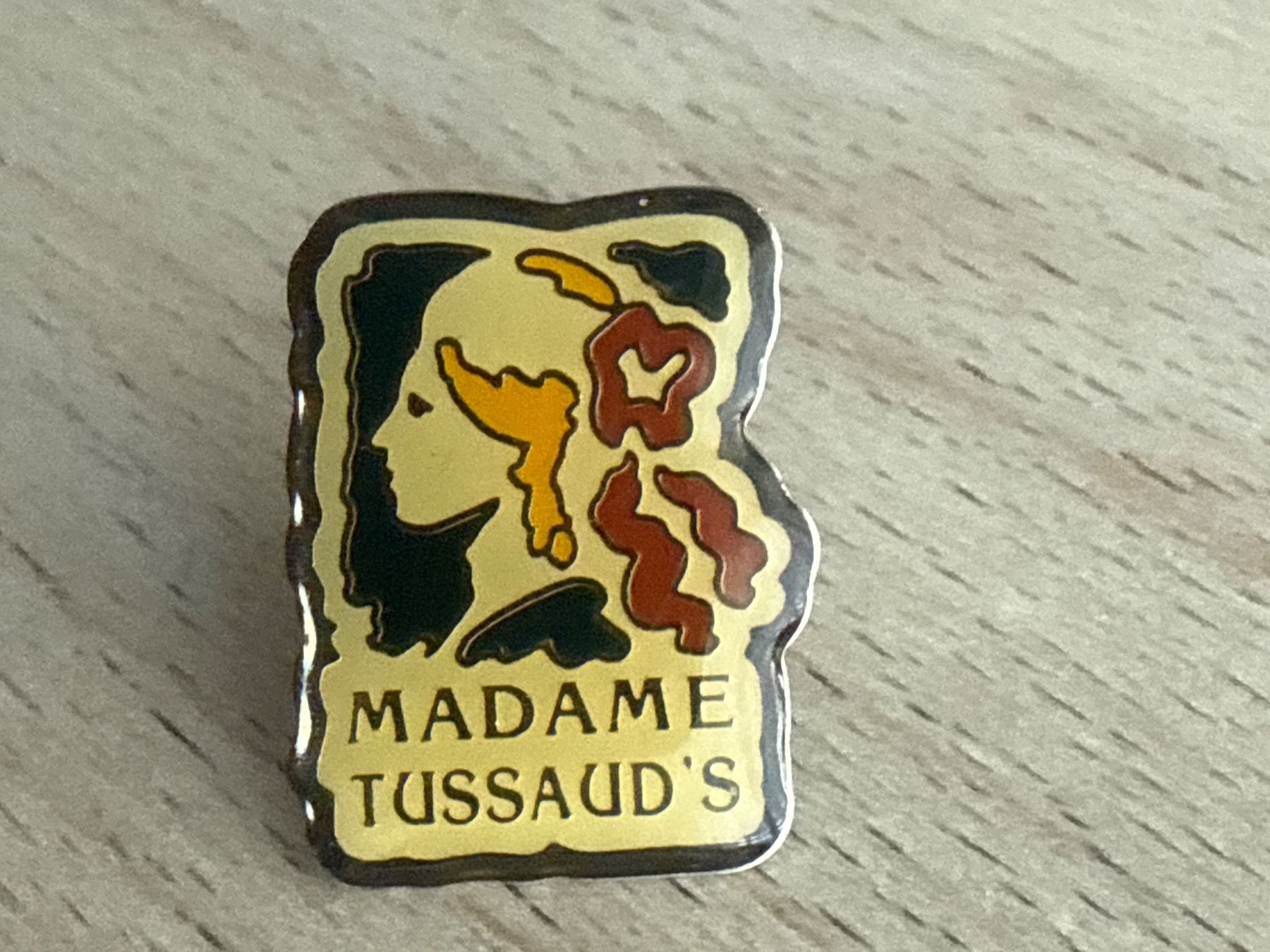 Plaquettes & Badges: Pin  Madame Tussaud's – D'occasion à Glattbrugg par Schweigmatt