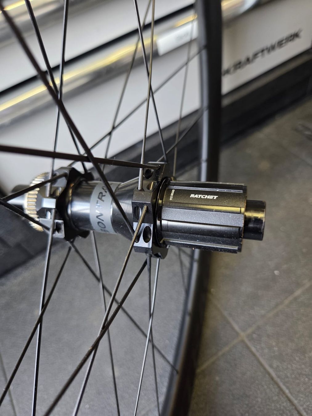 Pezzi di ricambio: Bontrager Carbon Laufräder 28" – Nuovo (secondo la descrizione) da Grosshöchstetten venduto da ypo_r8sn 2