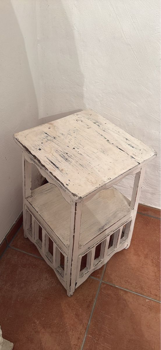 Tavoli: Shabby Chic Beistelltisch – Usato da Schaffhausen venduto da Ibag 2