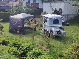Dachzeltanhänger mit Zubehör mieten