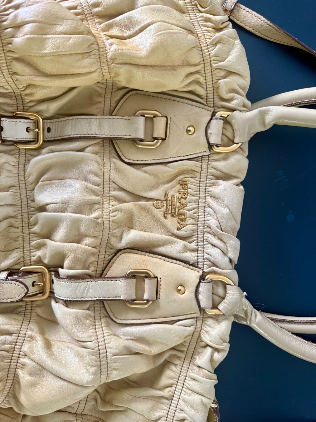 Prada Taschen für Damen: Prada Nappa Gaufré Tasche – Gebraucht aus Zürich von ele_cj6q 1