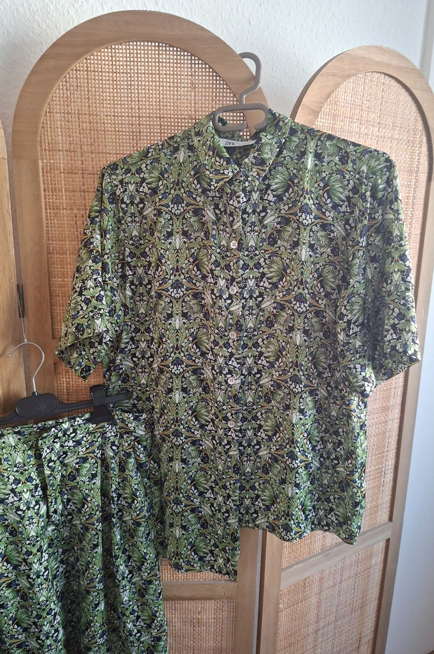 Zara Lotti di vestiti: Ensemble chemise bermuda imprimé fleuri vert taille S Zara – Usato da Genève venduto da a_t_g5kq 1