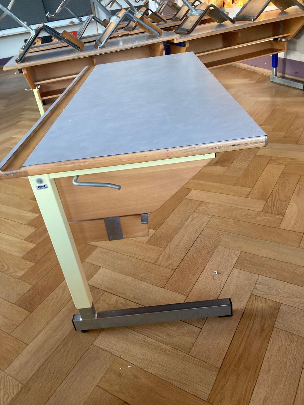 Schreibtische: Schultische oder Bürotische für Kinder oder Jugendliche – Gebraucht aus Othmarsingen von Bauamt_5504 2