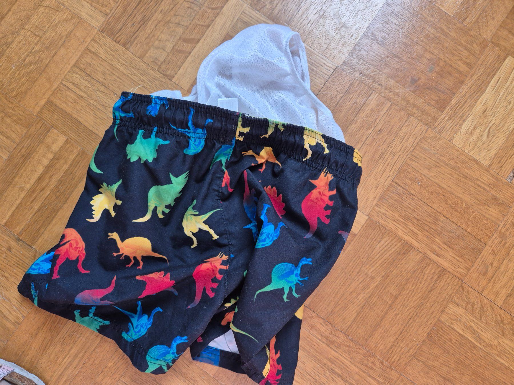 C&A Costumi da bagno: Badehose mit Dino-Muster schwarz Grösse 110/116 – Nuovo (secondo la descrizione) da Dietikon venduto da grafad 2
