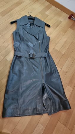 Elegantes Lederkleid Gr. 38, tailliert, mit Gürtel