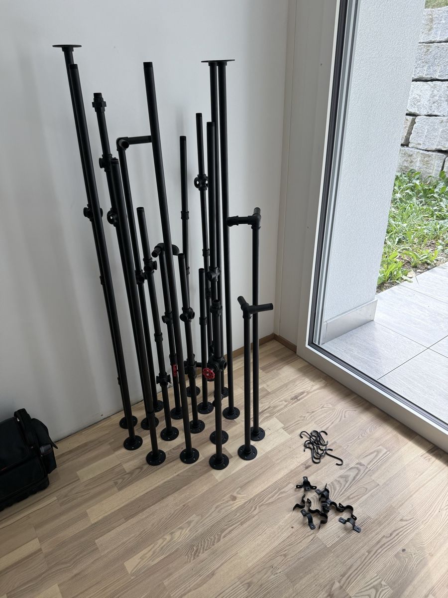 Guardaroba: Industrial Pipe Shelving / Clothing Rack Kit – Nuovo (secondo la descrizione) da Schaffhausen venduto da arn_gq55 2