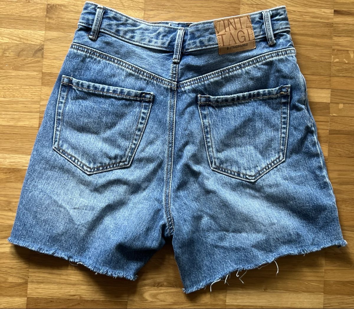 Stradivarius Jeans: Stradivarius Jeans Shorts – Neu (gemäss Beschreibung) aus Weiach von deb_7zrg 1