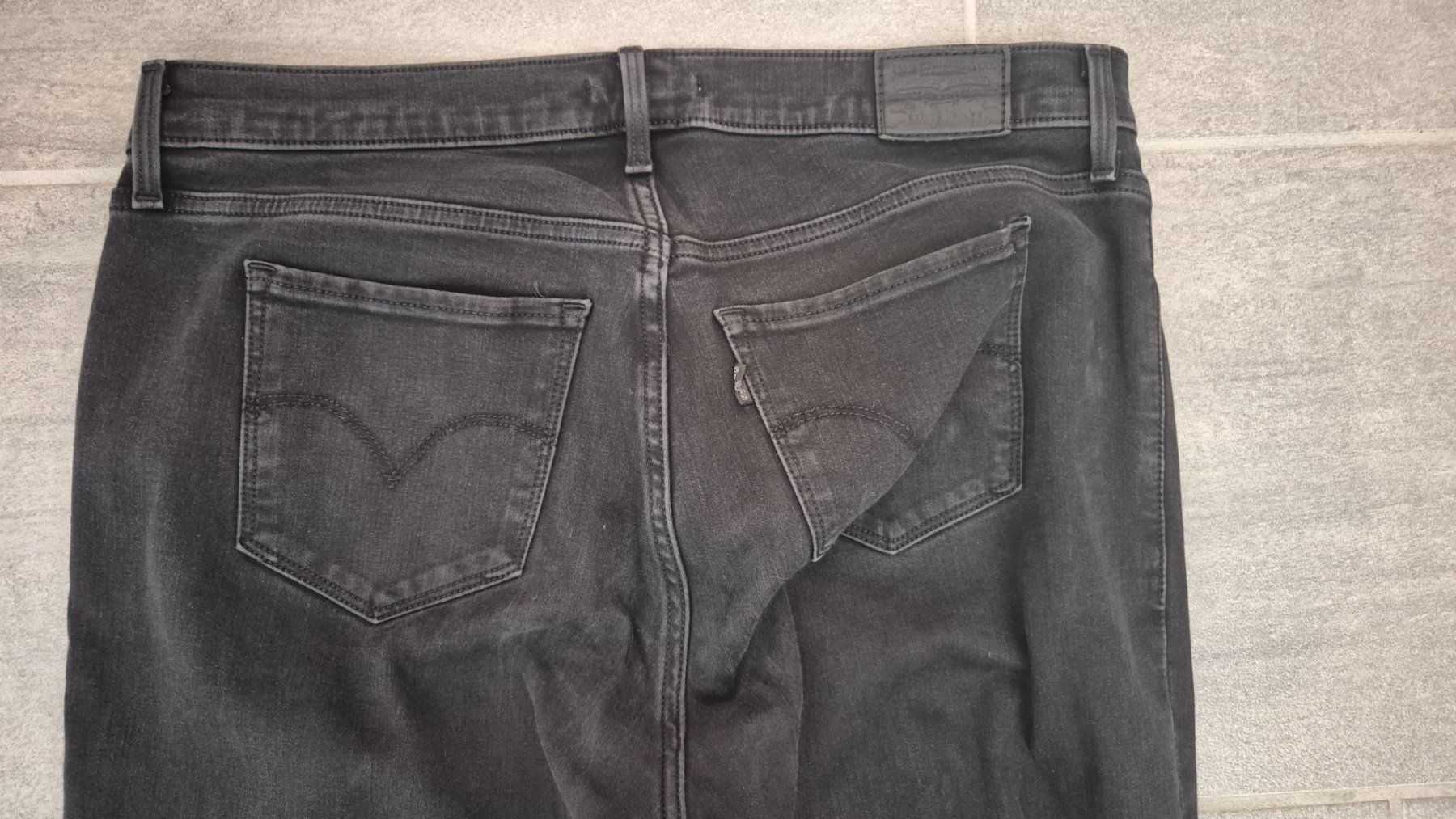Levi's Jeans: Levi's Damenhose, schwarz, Grösse 14W, Shaping Effect – Gebraucht aus Wädenswil von frandzrh 2