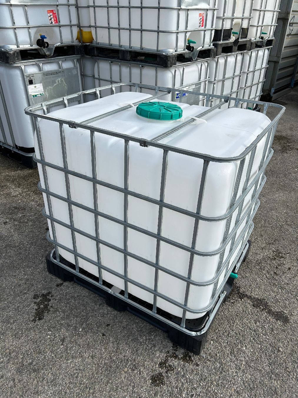 Abbeveratoi e trogoli: IBC Container 1000L Wassertank – Usato da Oberbütschel venduto da Buetschubach