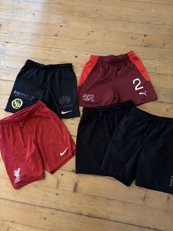 5 Fussballhosen Gr. 146