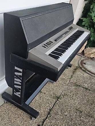 Strumenti musicali: Piano électrique de marque KAWAI  – Usato da Lausanne venduto da Louvin5245 1