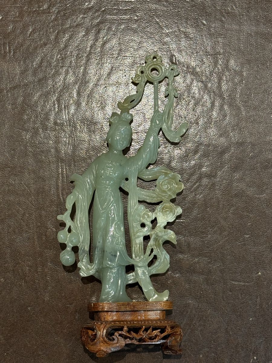 Statuette: Jade-Figur einer jungen Frau, China – Usato da Zofingen venduto da GrosisWonderkeller 2