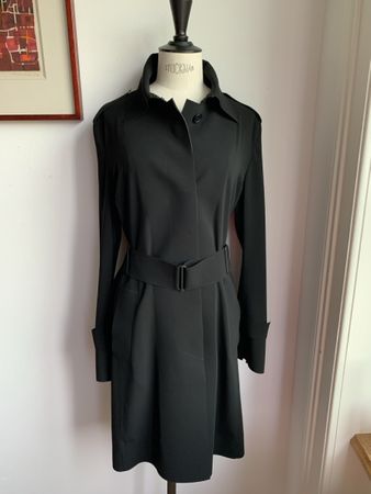 AKRIS: Eleganter, super leichter schwarzer Trenchcoat, 36