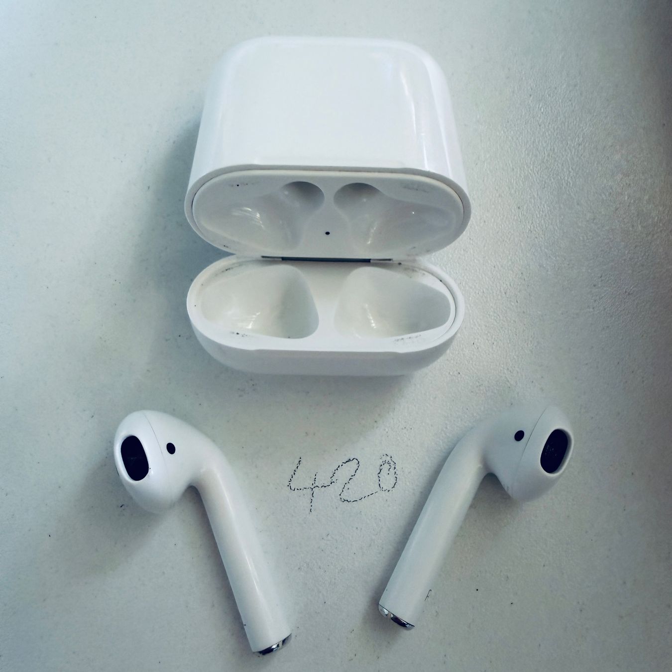 Apple Casques audio: Original Apple AirPods 2 Gen. Wireless Kopfhörer & Case – D'occasion à Basel par MY.AIRPODS.SHOP 1