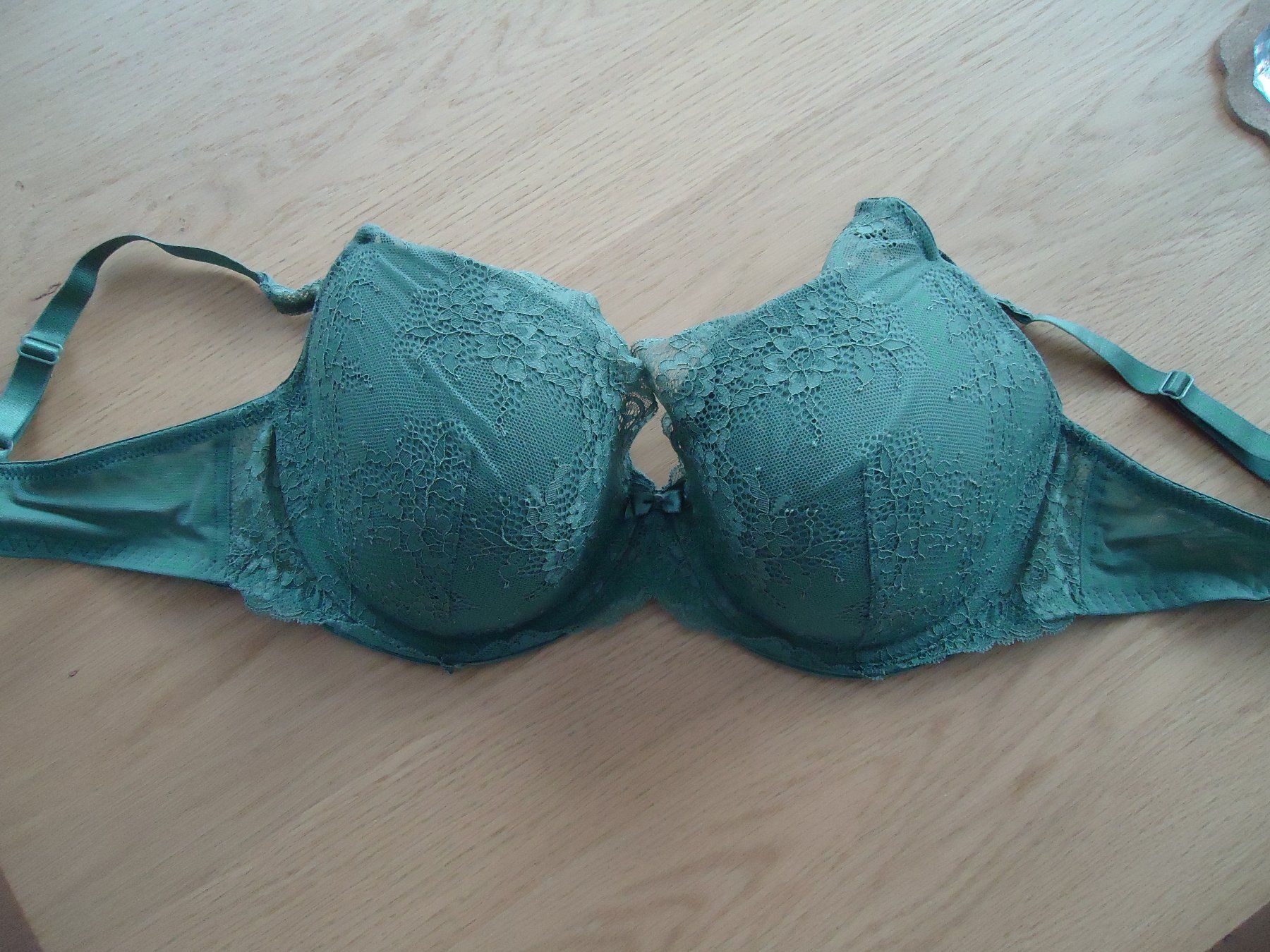 Sonstige Unterwäsche: BH  95C salbeigrün kaki neu – Gebraucht aus Benken SG von Schnurzli1