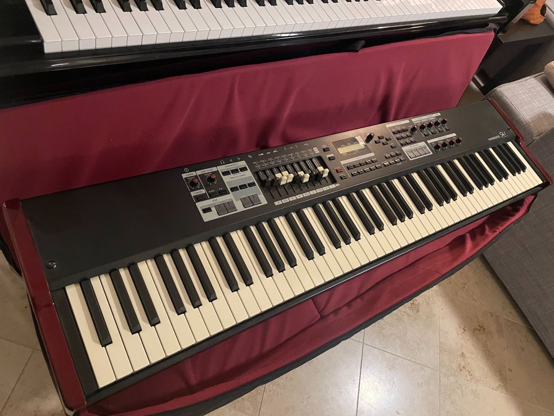 Strumenti musicali: Hammond Sk1-88 (With Case) – Usato da Zürich venduto da ybe_8hcn 1